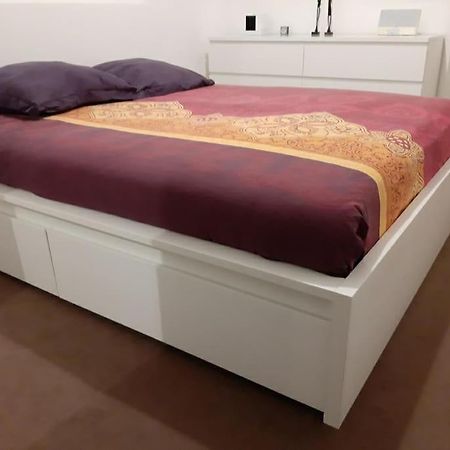 Joli Appartement Avec Jardin Et 2 Parkings Prives Argenteuil Kültér fotó