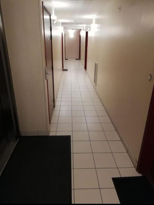 Joli Appartement Avec Jardin Et 2 Parkings Prives Argenteuil Kültér fotó