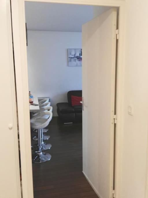 Joli Appartement Avec Jardin Et 2 Parkings Prives Argenteuil Kültér fotó