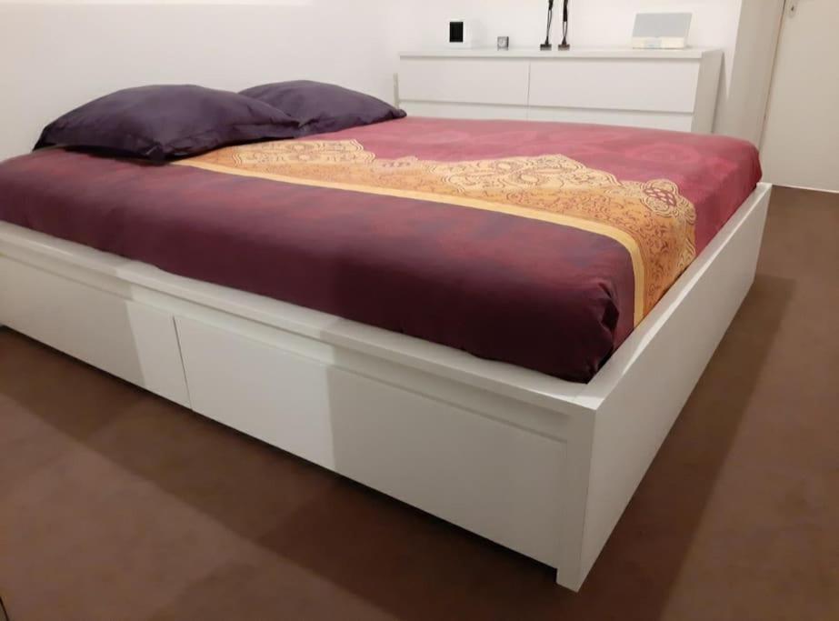 Joli Appartement Avec Jardin Et 2 Parkings Prives Argenteuil Kültér fotó